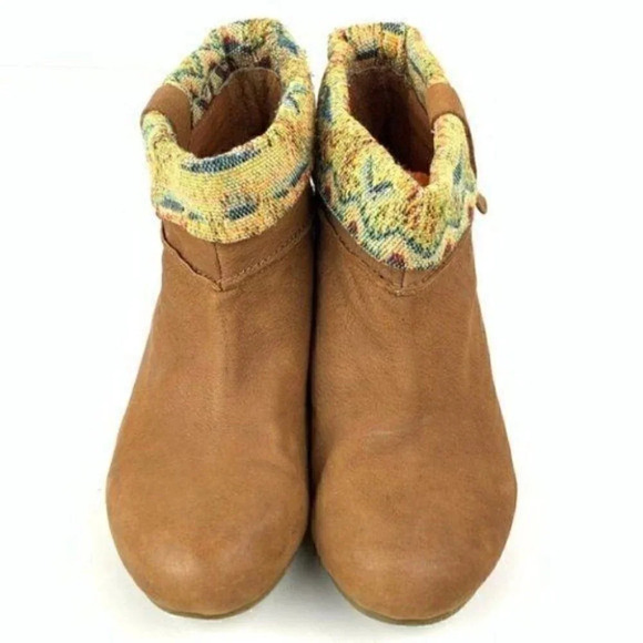 Steve madden boots size 7 Aurorra tan tribal print - Picture 3 of 9
